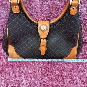 Rioni Signature handbag